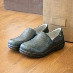 New Release -Shoes Shop KEL 8102